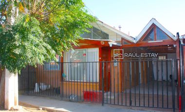 VENDEMOS Casa en Calle principal en excelente Villa