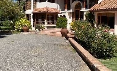 Fabulosa Propiedad En Venta Casa 600 Mts2 + 400Mts2 Galpones y Oficinas
