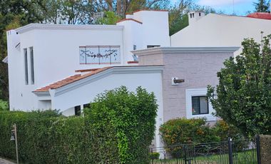 🏡 Casa con doble altura, chimenea y vista al green 🌳🔥 ¡En Club de Golf Tequis!