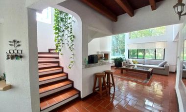 🏡 Casa con doble altura, chimenea y vista al green 🌳🔥 ¡En Club de Golf Tequis!