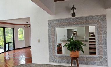 🏡 Casa con doble altura, chimenea y vista al green 🌳🔥 ¡En Club de Golf Tequis!