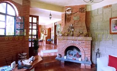 🎯 Inversionistas, ¡atención! Casa + 4 departamentos en terreno enorme, ¡potencial al máximo! 🌳💰