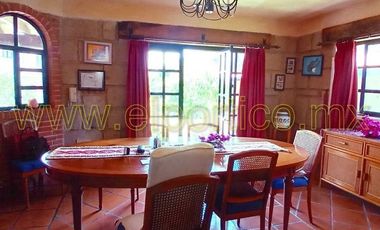 🎯 Inversionistas, ¡atención! Casa + 4 departamentos en terreno enorme, ¡potencial al máximo! 🌳💰