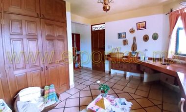 🎯 Inversionistas, ¡atención! Casa + 4 departamentos en terreno enorme, ¡potencial al máximo! 🌳💰