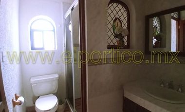 🎯 Inversionistas, ¡atención! Casa + 4 departamentos en terreno enorme, ¡potencial al máximo! 🌳💰