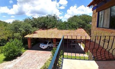🎯 Inversionistas, ¡atención! Casa + 4 departamentos en terreno enorme, ¡potencial al máximo! 🌳💰