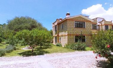 🎯 Inversionistas, ¡atención! Casa + 4 departamentos en terreno enorme, ¡potencial al máximo! 🌳💰