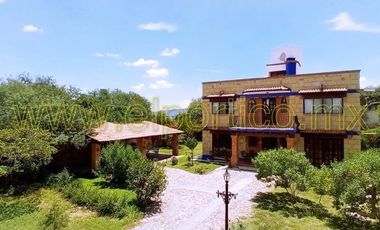 🎯 Inversionistas, ¡atención! Casa + 4 departamentos en terreno enorme, ¡potencial al máximo! 🌳💰