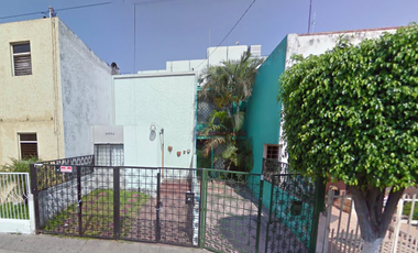 VENDO CASA EN JARDINES DE SAN JOSE, GUADALAJARA JUNTO PLAZA FIESTA ARBOLEDAS