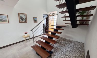 SE VENDE HERMOSA CASA EN LA FLORIDA.