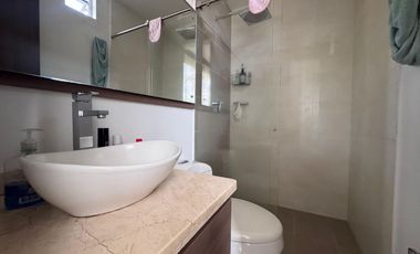 SE VENDE HERMOSA CASA EN LA FLORIDA.