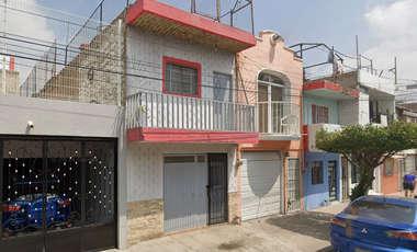 VENDO CASA EN LOMAS DE POLANCO, TLAJOMULCO CERCA DE PLAZA DEL SOL