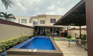 VENTA CASA ESTANCIAS DEL RIO