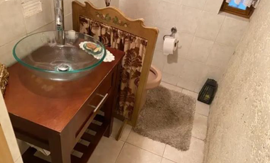 HERMOSA PROPIEDAD DE DOS NIVELES, A SÓLO 10 MIN. DEL AEROPUERTO INTERNACIONAL.