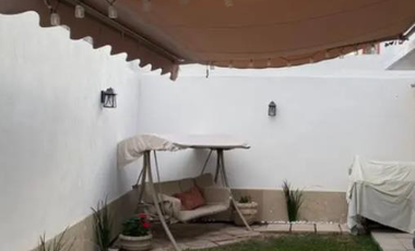 HERMOSA PROPIEDAD DE DOS NIVELES, A SÓLO 10 MIN. DEL AEROPUERTO INTERNACIONAL.