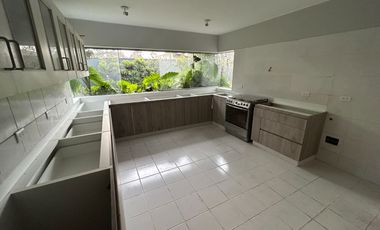 LINDA CASA EN CONDOMINIO, 4 DORMITORIOS, SANTIAGO DE SURCO