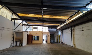 Bodega en renta con oficinas 400m2 para uso comercial, industrial o servicios cerca de Mercado Felipe Ángeles, Guadalajara Oriente
