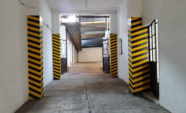 Bodega en renta con oficinas 400m2 para uso comercial, industrial o servicios cerca de Mercado Felipe Ángeles, Guadalajara Oriente