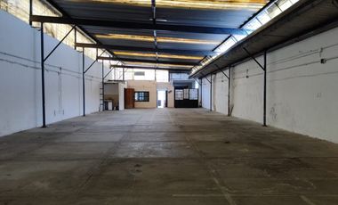 Bodega en renta con oficinas 400m2 para uso comercial, industrial o servicios cerca de Mercado Felipe Ángeles, Guadalajara Oriente