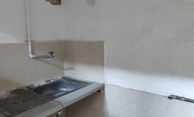 Bodega en renta con oficinas 400m2 para uso comercial, industrial o servicios cerca de Mercado Felipe Ángeles, Guadalajara Oriente
