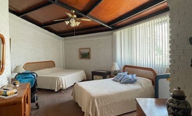 LOMAS SELVA cerca Wamart VENDO propiedad PROPIA CASA RETIRO, 7 recs. 1 piso