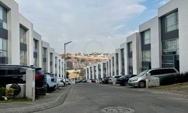 CASA EN VENTA EN PUERTA DE ENCINAR BOSQUE REAL CON MUY BUENOS ACABADOS