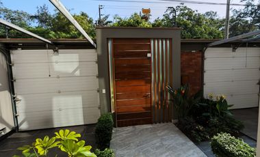 Vendo Espectacular Casa Frente A Parque, Surco, Cerca A Avenidas Benavides, Venturo, Aviación, Caminos Del Inca, Higuereta, Cerca A Centro Comercial C