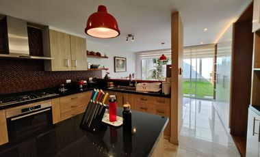 Vendo Espectacular Casa Frente A Parque, Surco, Cerca A Avenidas Benavides, Venturo, Aviación, Caminos Del Inca, Higuereta, Cerca A Centro Comercial C