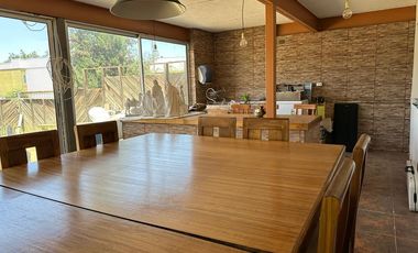 Hermosa casa amoblada en condominio en Machalí