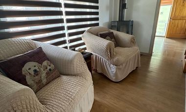 Hermosa casa amoblada en condominio en Machalí