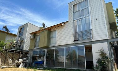 Hermosa casa amoblada en condominio en Machalí