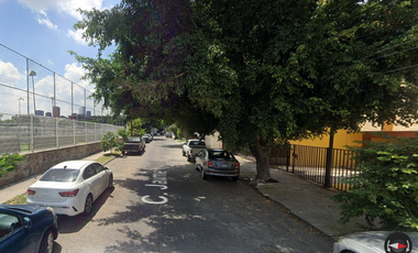 Casa ubicada en colonia Fraccionamiento Chapultepec Guadalajara Jalisco. Con 3 recamaras y 189m2. A unos minutos del CODE.