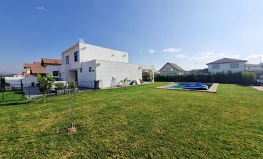 Casa en venta El Polo 4 dorm 3 baños con piscina en Machalí