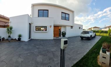 Casa en venta El Polo 4 dorm 3 baños con piscina en Machalí