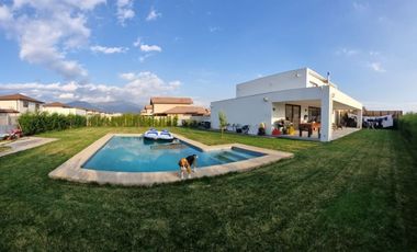Casa en venta El Polo 4 dorm 3 baños con piscina en Machalí