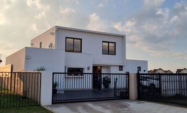 Casa en venta El Polo 4 dorm 3 baños con piscina en Machalí