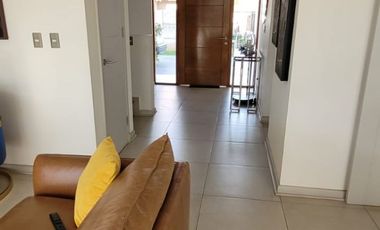 Casa en venta El Polo 4 dorm 3 baños con piscina en Machalí