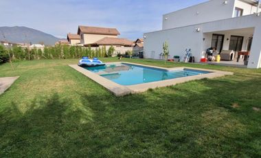 Casa en venta El Polo 4 dorm 3 baños con piscina en Machalí