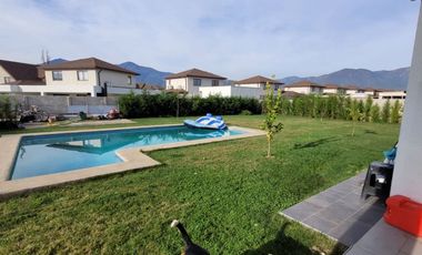 Casa en venta El Polo 4 dorm 3 baños con piscina en Machalí