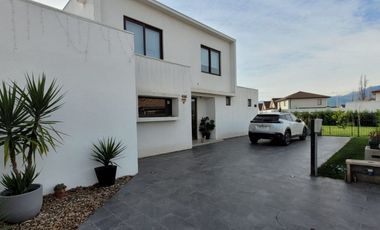 Casa en venta El Polo 4 dorm 3 baños con piscina en Machalí