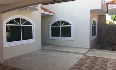 En VENTA Casa Residencial en el Fracc. Floresta