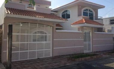 En VENTA Casa Residencial en el Fracc. Floresta