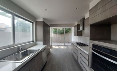 Residencia minimalista en renta o venta