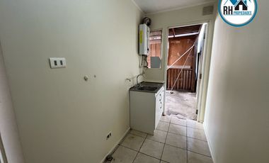 Casa en Arriendo en Sector Residencial – 2 Dormitorios y Estacionamiento, Cajón, a Temuco