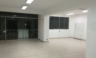 OCASION !! ALQUILER AMPLIA OFICINA EN EL CORAZON DEL CENTRO DE LIMA