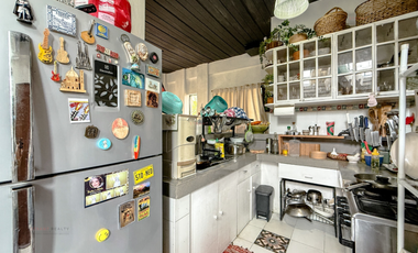 3 Bedroom with Attic and Basement - A 4 Storey artist's Haven