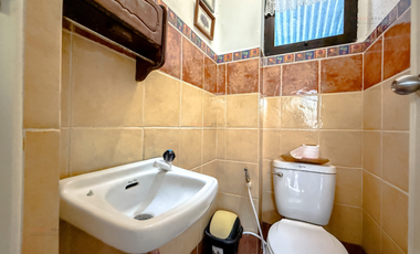 3 Bedroom with Attic and Basement - A 4 Storey artist's Haven