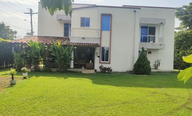 vende casa la morada Jamundí 2 plantas  con espacio para piscina