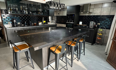 Gran Oportunidad en Peñalolén! Casa Remodelada en Condominio Privado