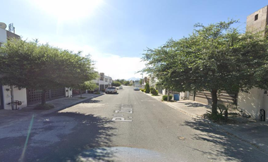 VENTA DE CASA EN CUMBRES MEDEIRA MONTERREY NUEVO LEON